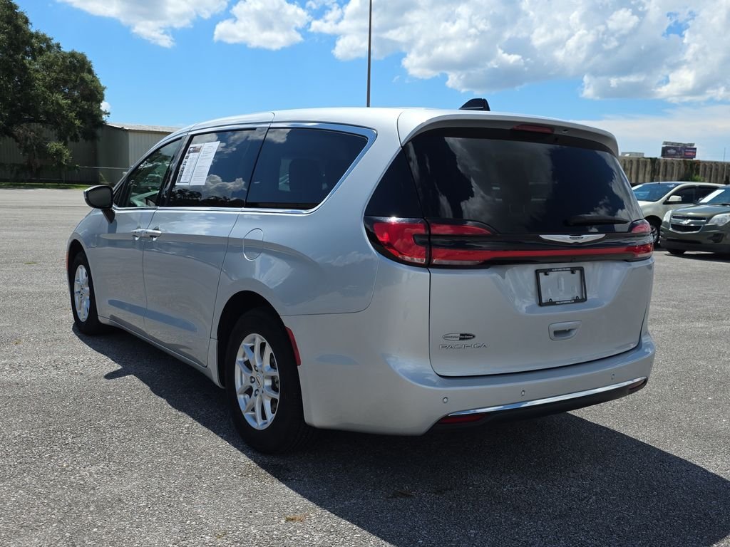 Used 2023 Silver Mist Clearcoat Chrysler Touring L image 6