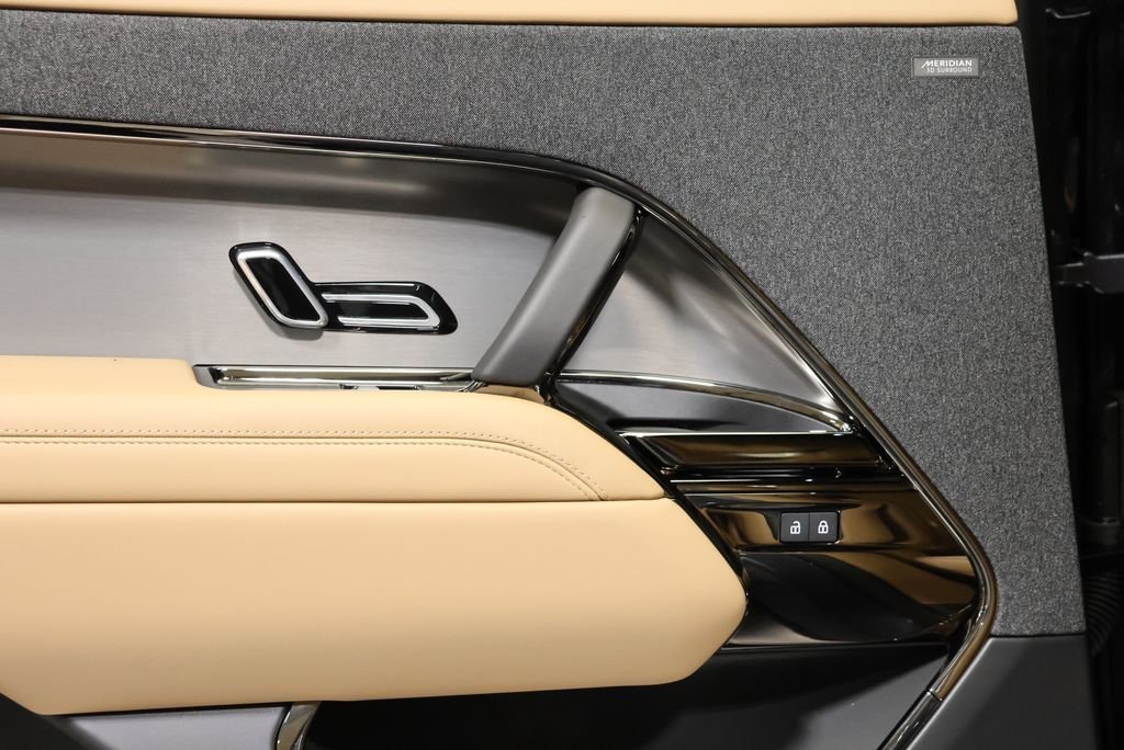 New 2026 Santorini Black LAND ROVER SE image 32