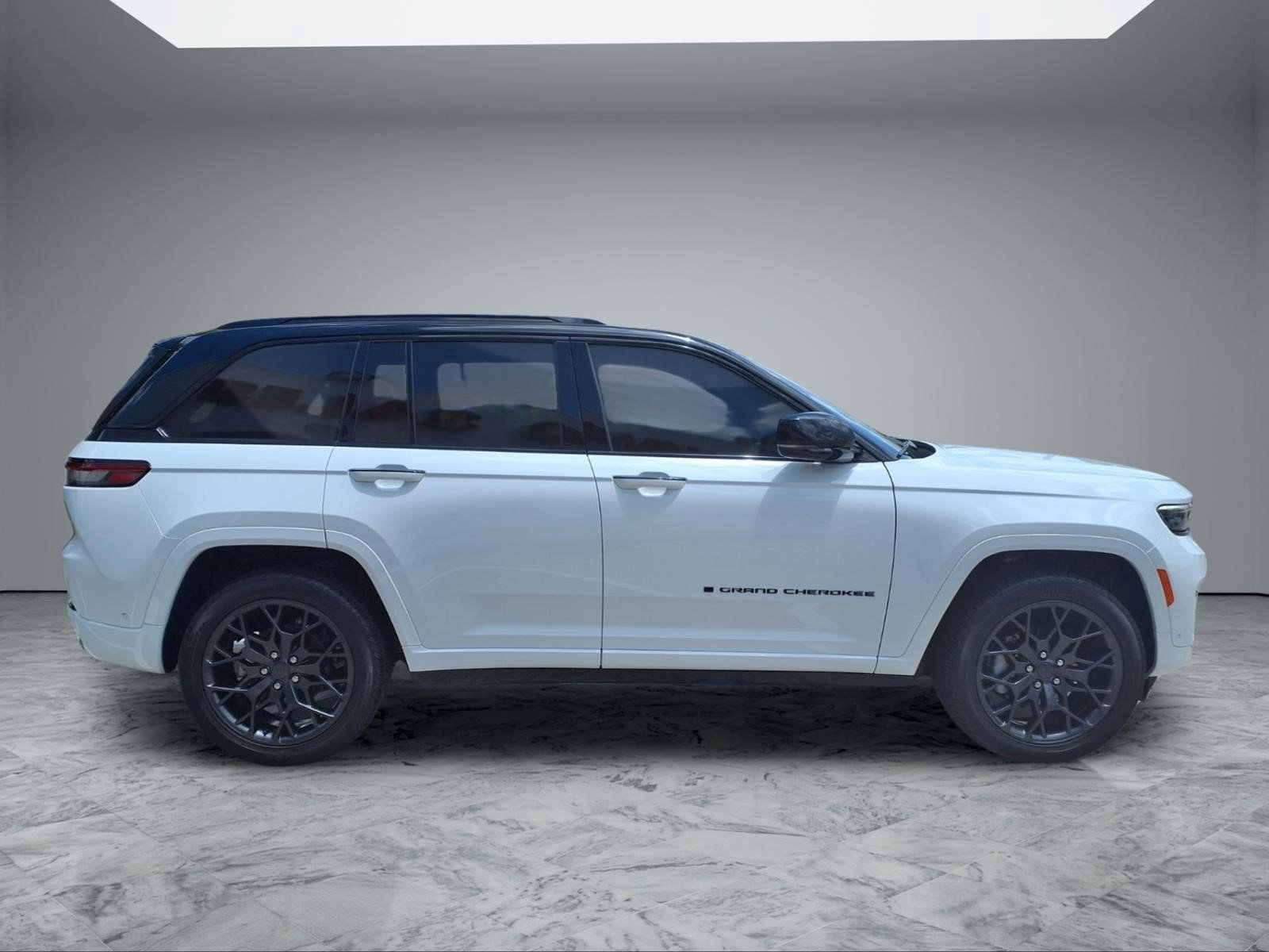 Used 2025 Bright White Clearcoat Jeep Summit image 8