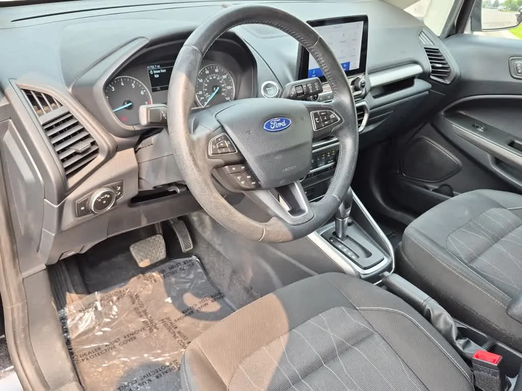 Used 2020 Shadow Black Ford SE image 11