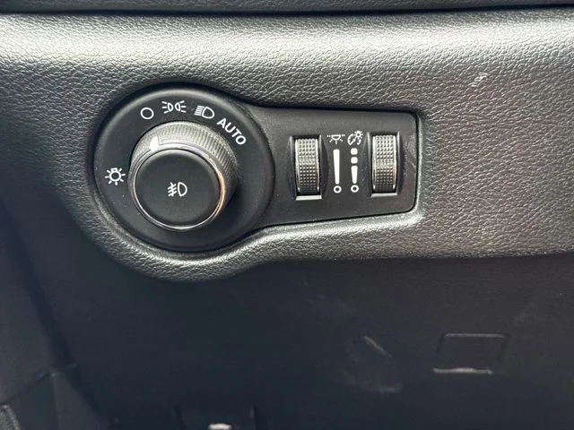 Certified Used 2025 Black Chrysler Select image 24
