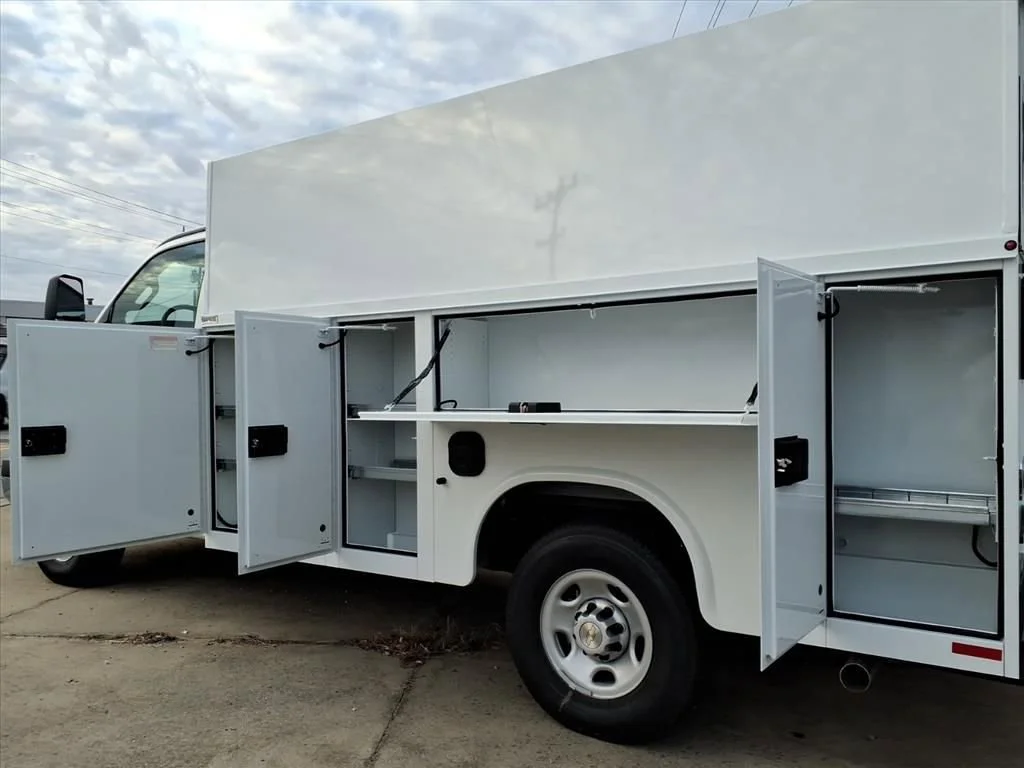 New 2025 Summit White Chevrolet 1WT image 9