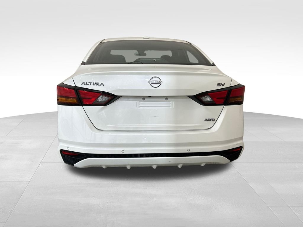 Used 2024 White Nissan 2.5 SV image 4