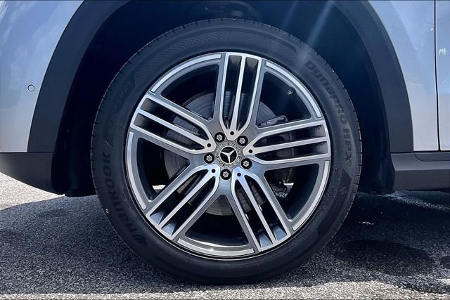 Used 2025 Silver Mercedes-Benz GLS 450 image 33