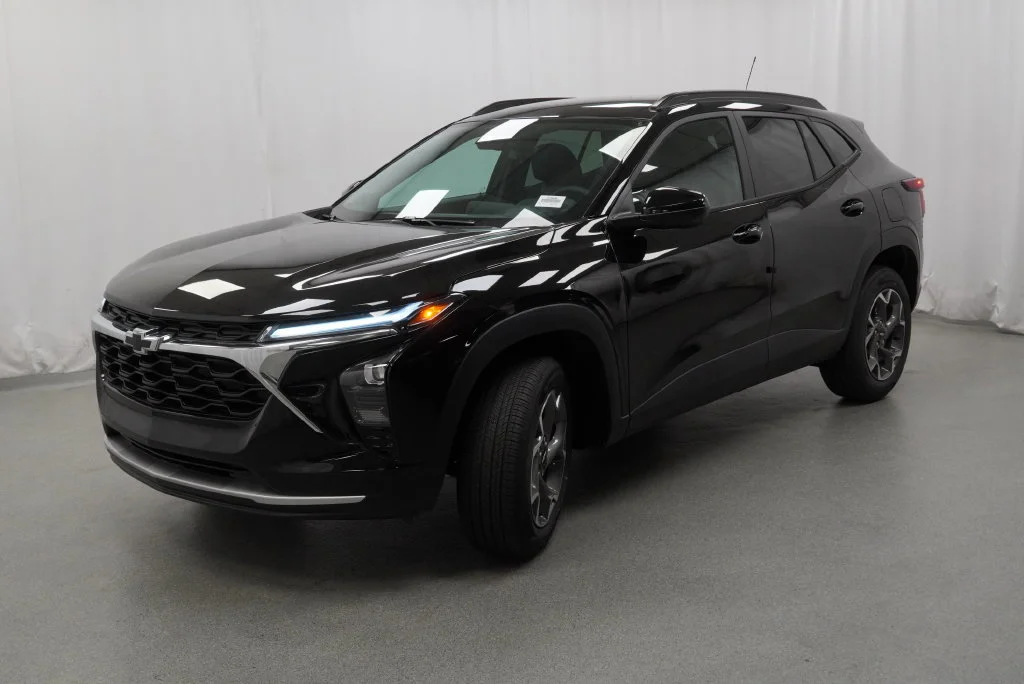 New 2026 Mosaic Black Metallic Chevrolet LT image 4