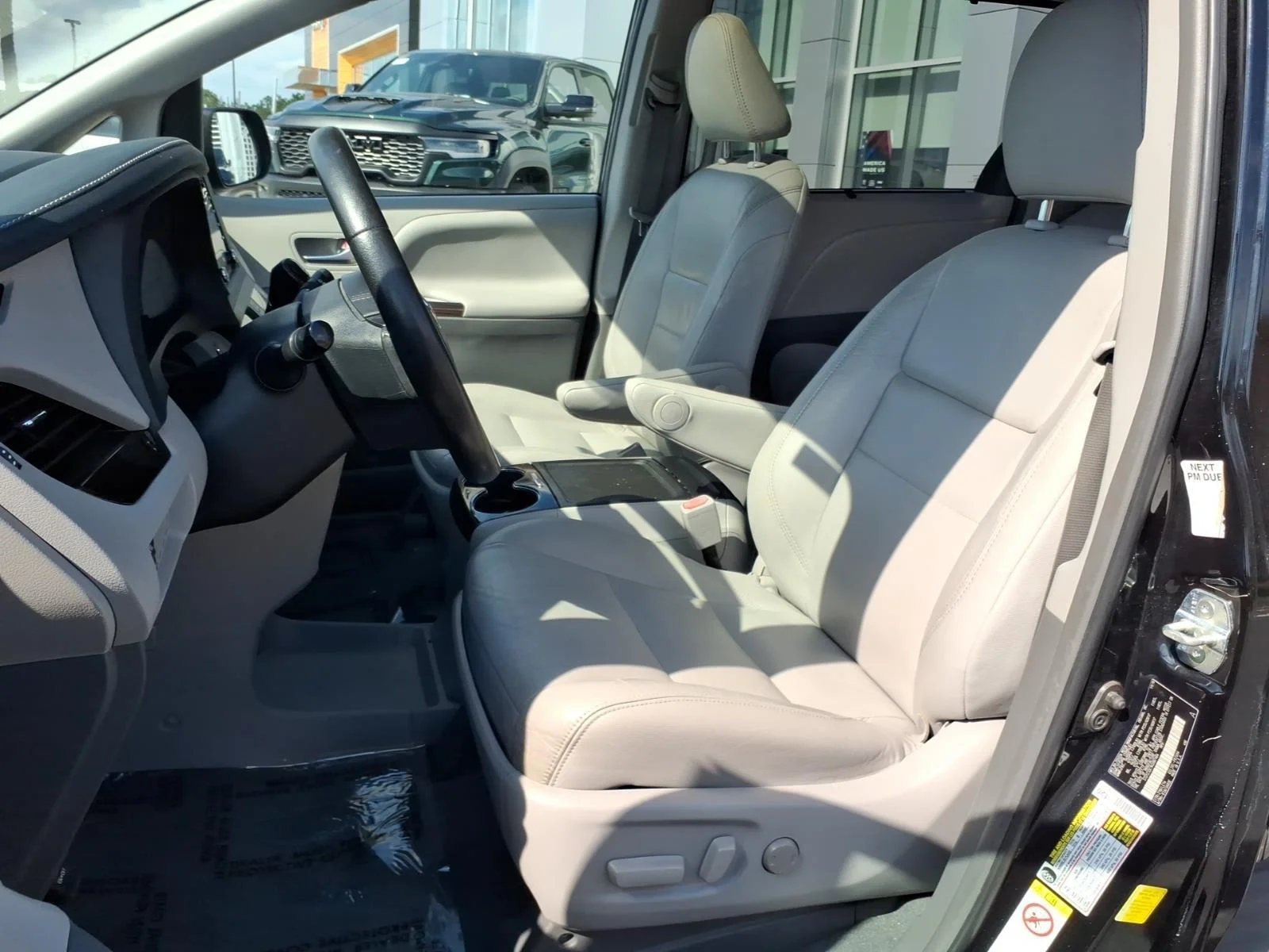 Used 2019 Midnight Black Metallic Toyota XLE image 19