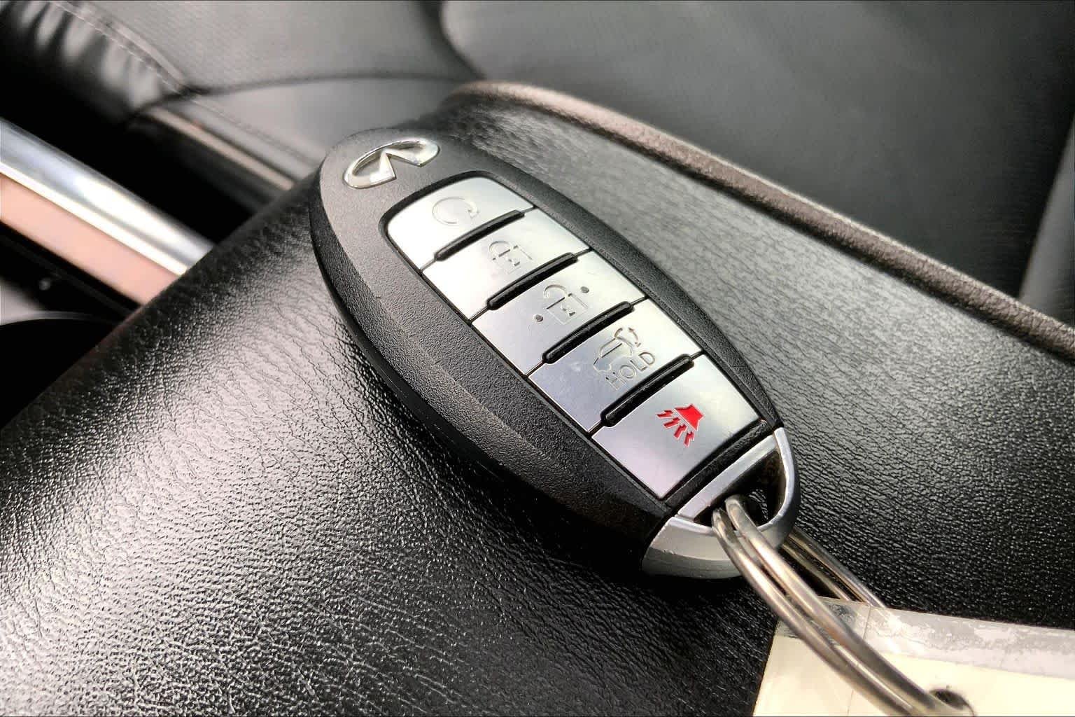 Used 2019 Moonstone White INFINITI LUXE image 15