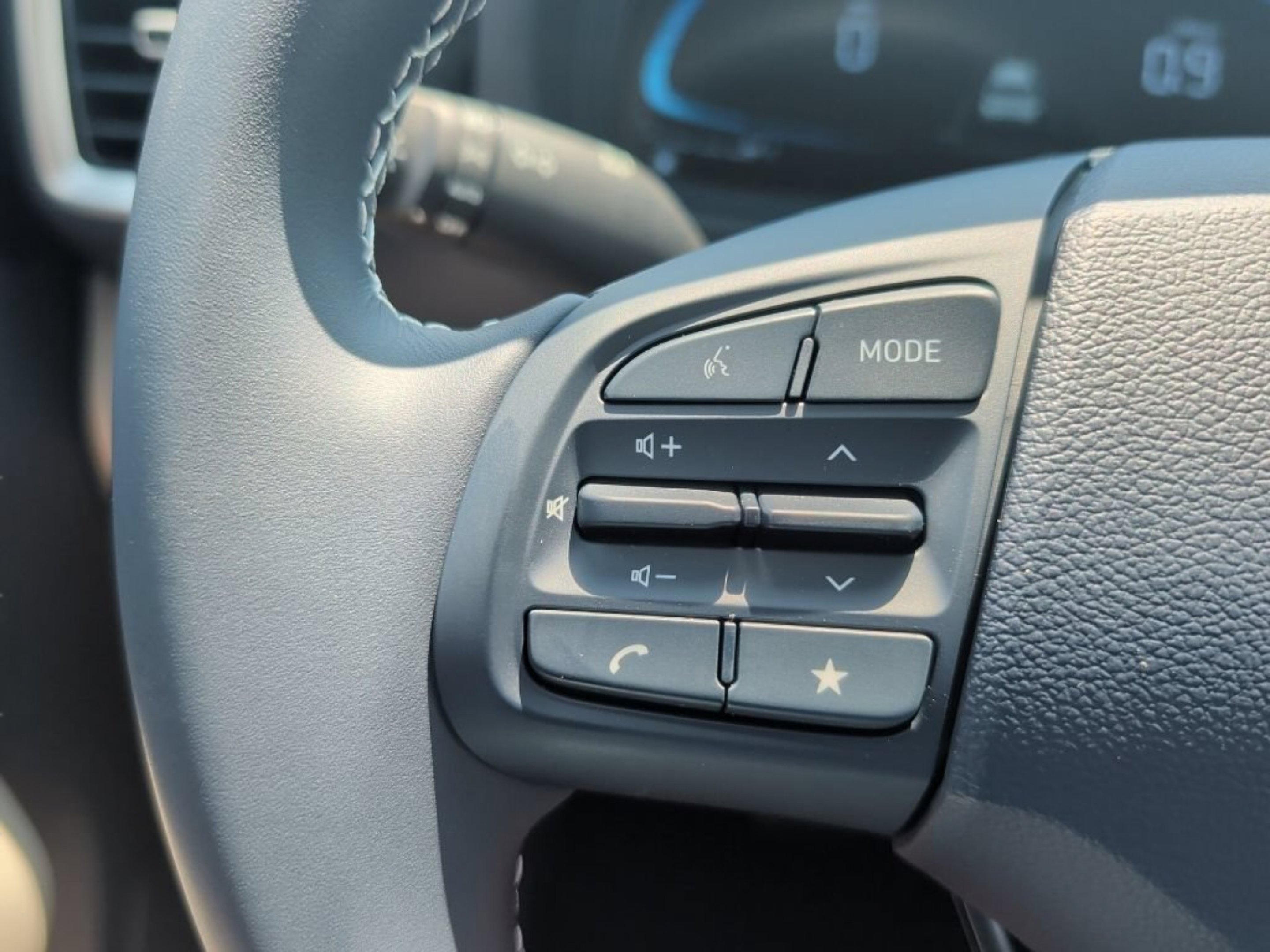New 2026 Denim w/White Roof Hyundai SEL image 23