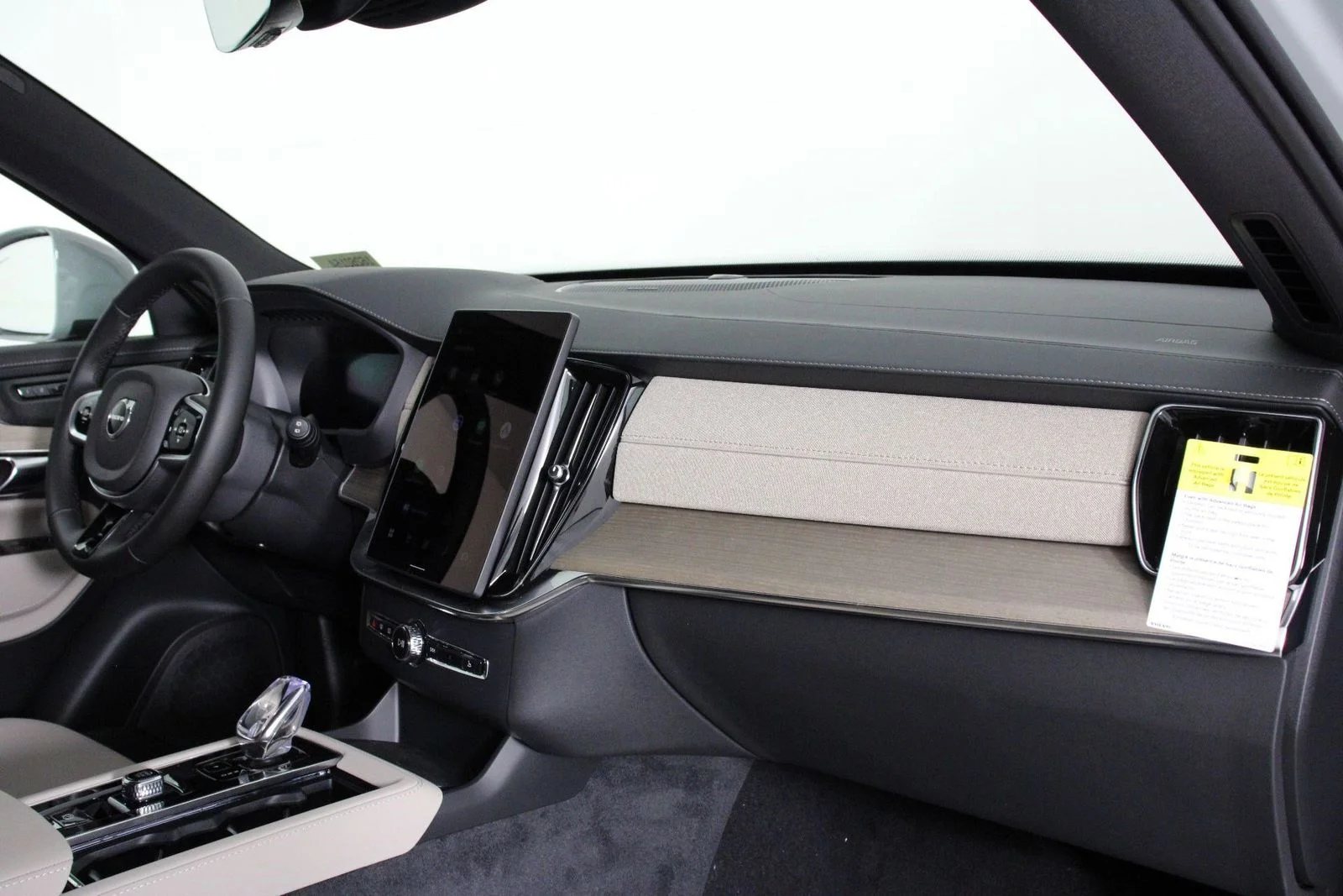 2026 Volvo XC90 Plus - Photo 9
