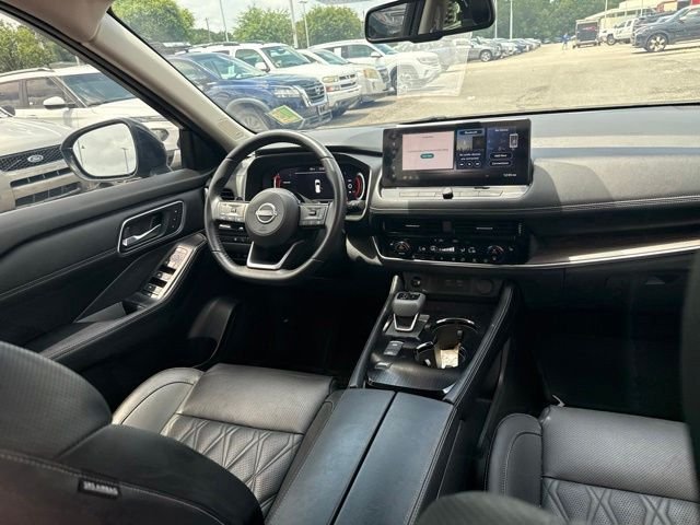 Used 2024 Black Nissan Platinum image 23