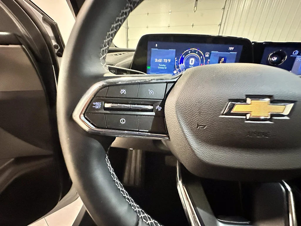 Used 2026 Summit White Chevrolet LT image 38