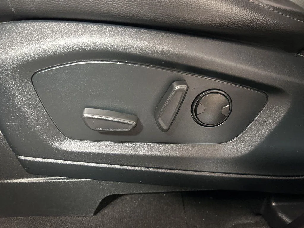 Used 2022 Black Metallic Ford ST-Line image 17