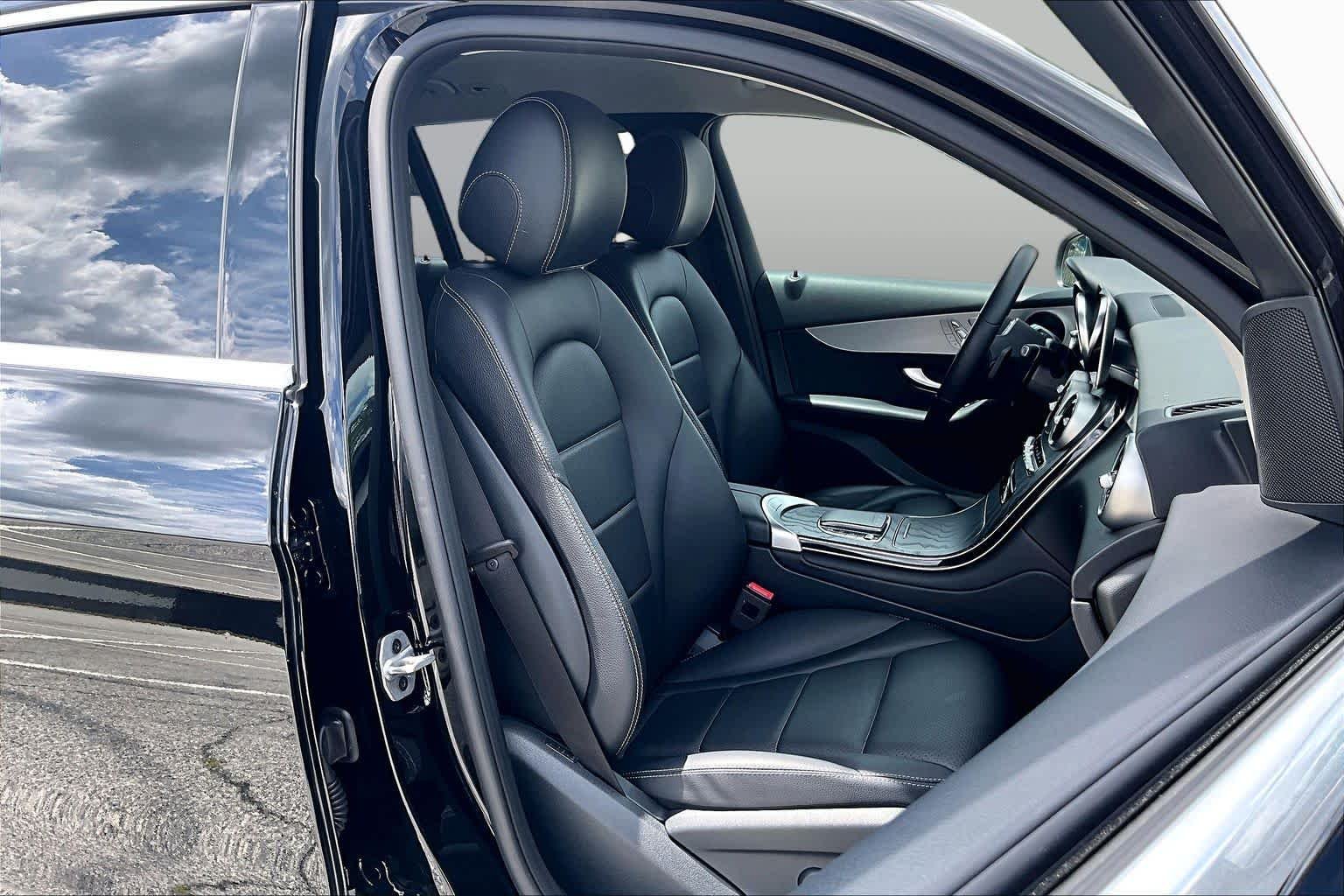 Used 2022 Black Mercedes-Benz GLC 300 image 9