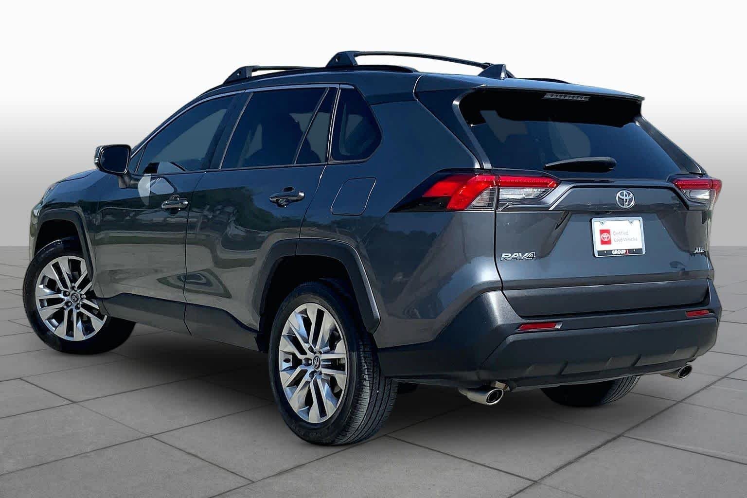Used 2021 Magnetic Gray Metallic Toyota XLE Premium image 12