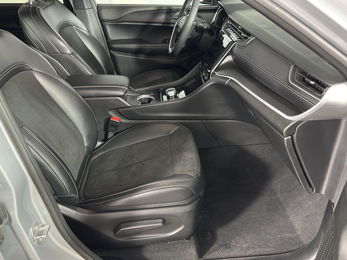 Used 2025 Silver Zynith Jeep Altitude X image 6