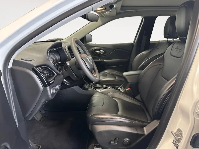 Used 2022 Bright White Clearcoat Jeep Latitude Lux image 10