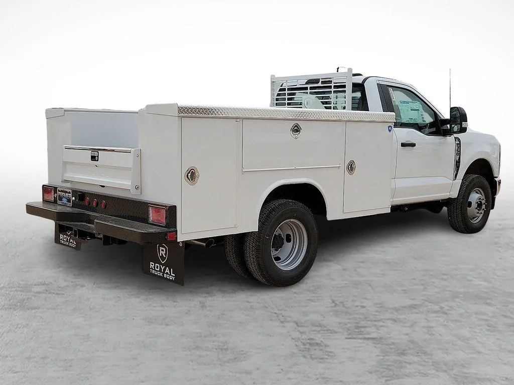 2025 Ford F-350 Super Duty Chassis Cab XL - Photo 11