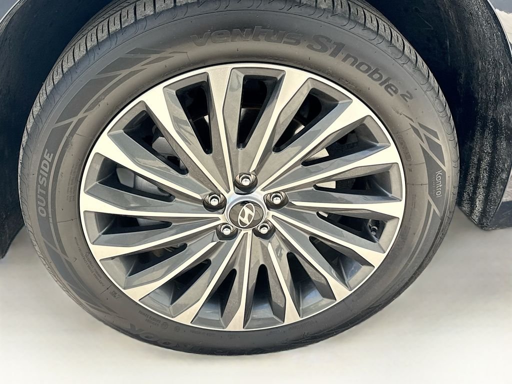 Used 2023 White Hyundai Calligraphy image 36