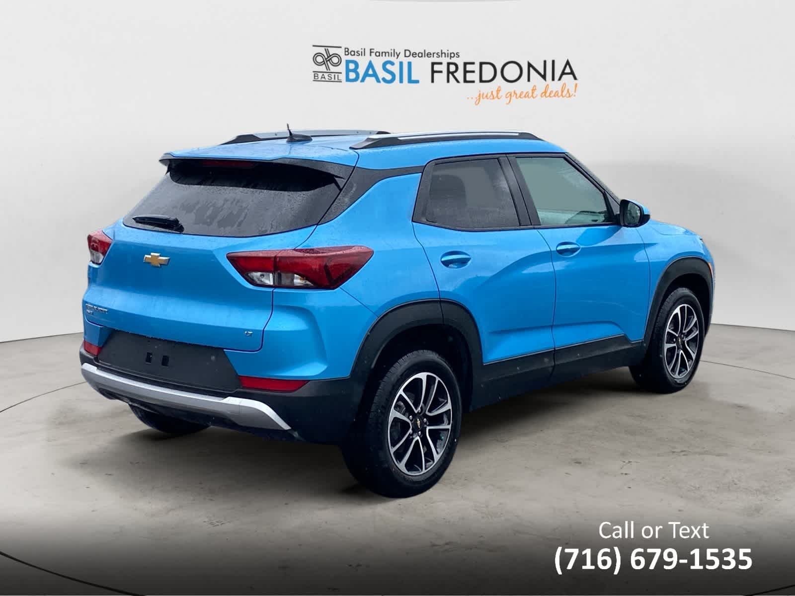 Used 2025 Marina Blue Metallic Chevrolet LT image 9