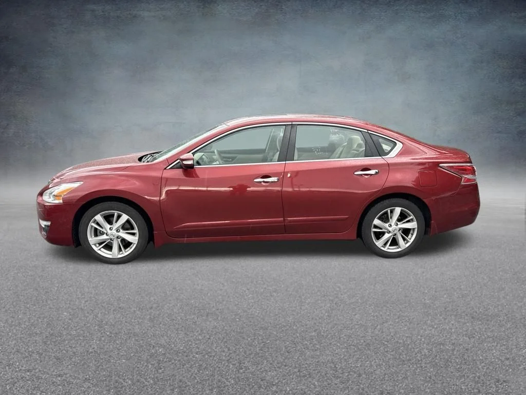 Used 2015 Red Nissan 2.5 SV image 2