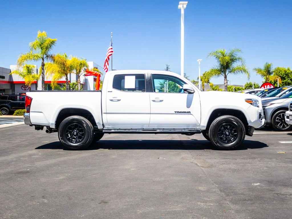 Used 2019 White Toyota SR5 image 14
