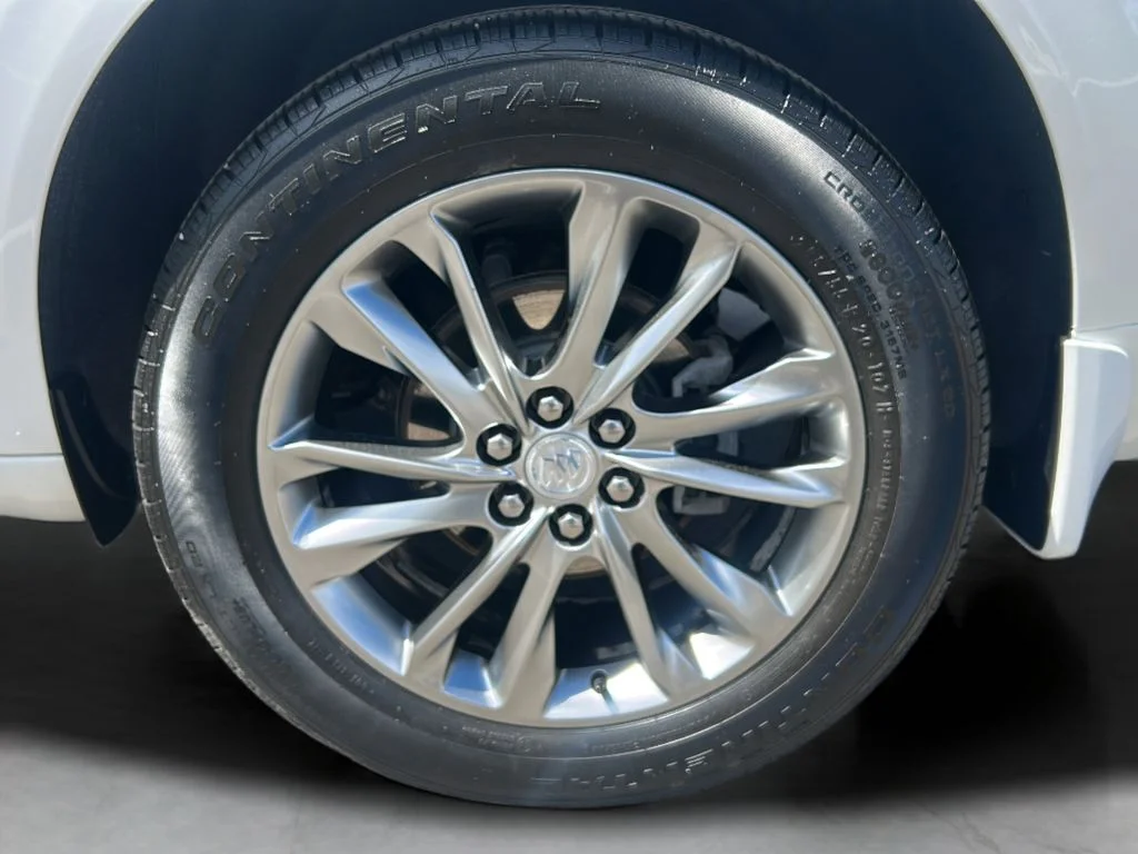 Used 2022 White Buick Avenir image 33