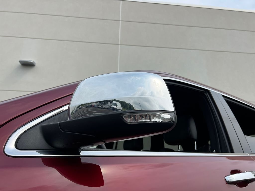 Used 2022 Red Jeep Limited image 28