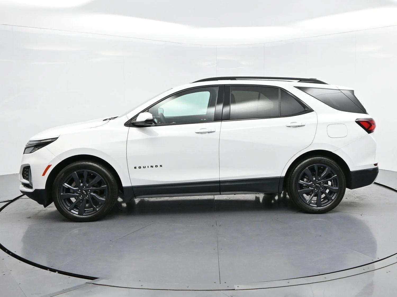 Used 2024 Summit White Chevrolet RS image 4