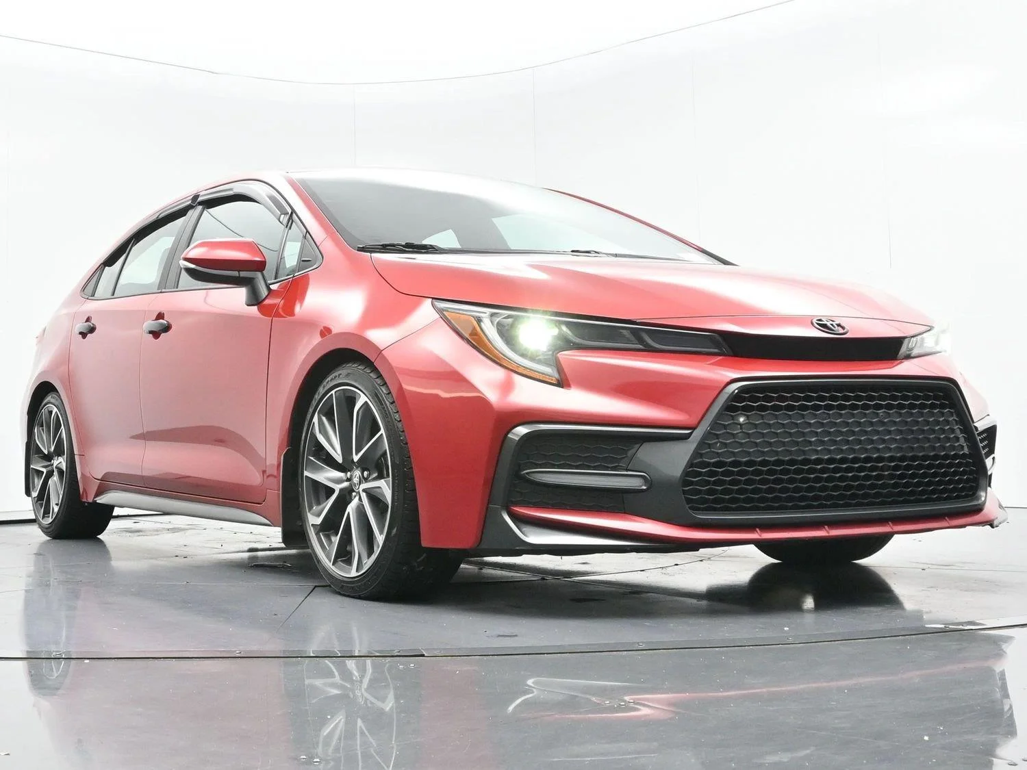 Used 2020 Barcelona Red Metallic Toyota SE image 41