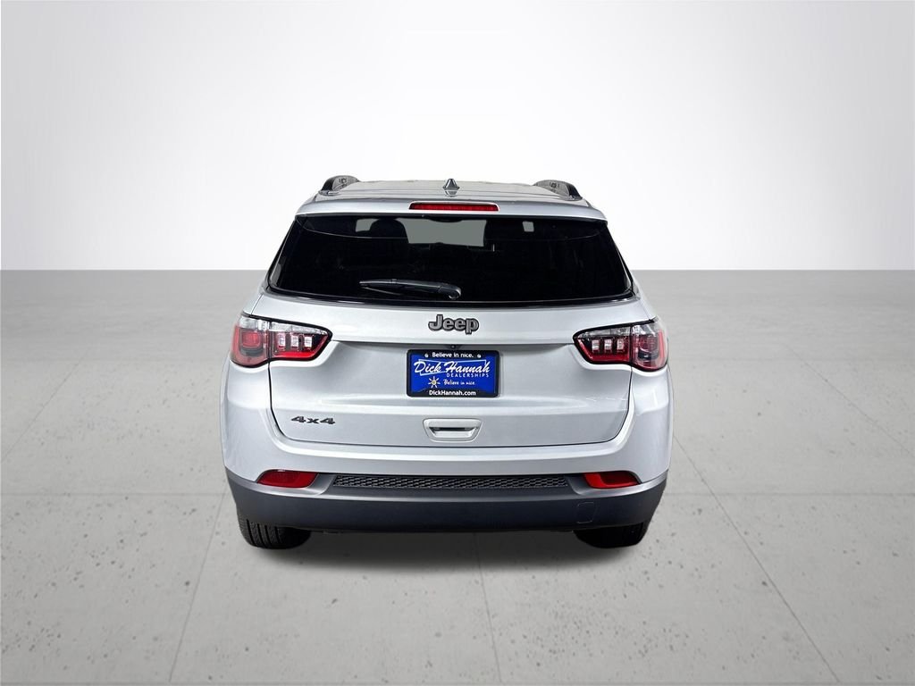 New 2026 Silver Zynith Metallic Clearcoat Jeep Latitude image 7