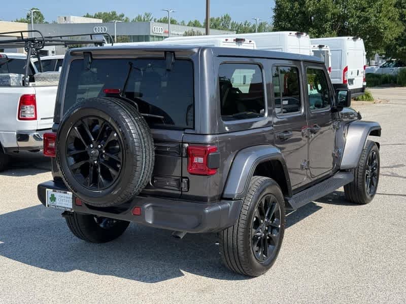 Used 2025 Granite Crystal Metallic Clearcoat Jeep Sahara image 3