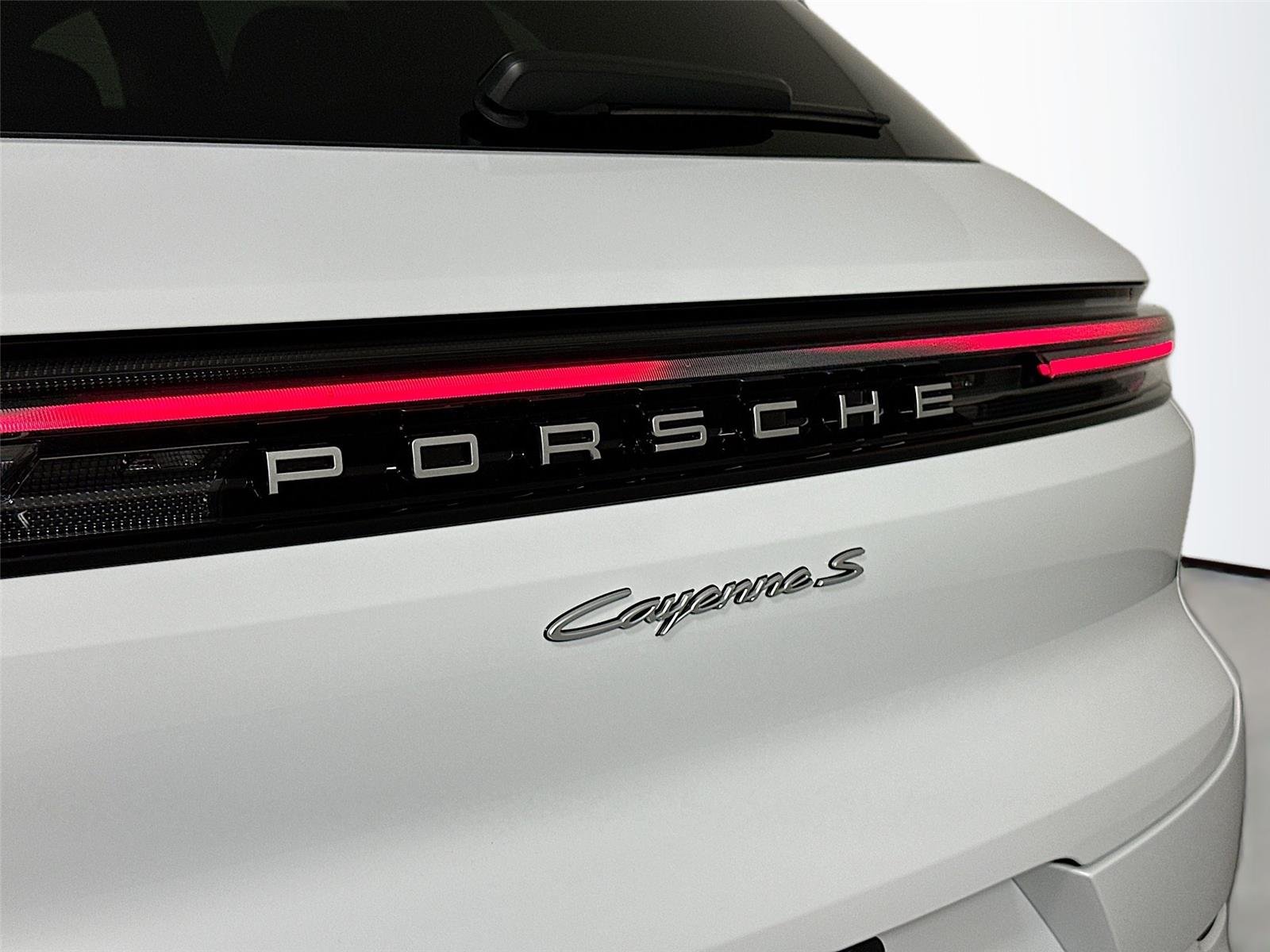 New 2026 Carrara White Metallic Porsche S E-Hybrid image 17