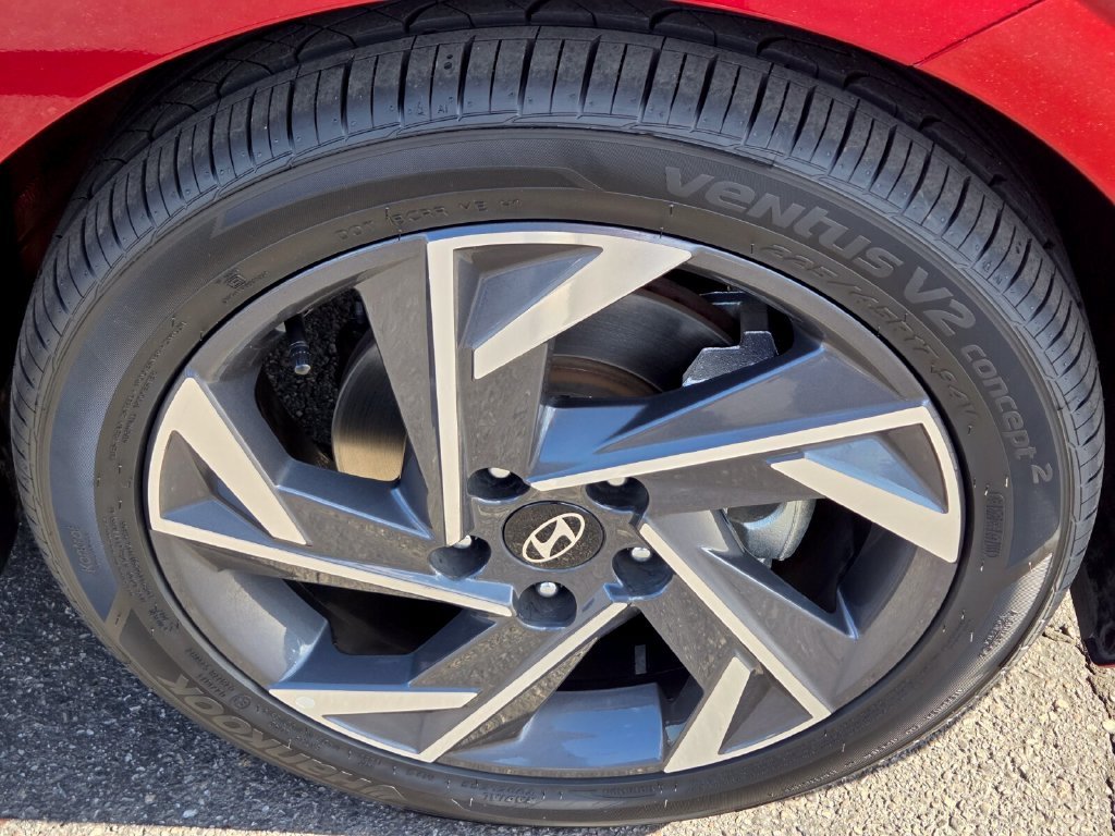 Used 2025 Red Hyundai SEL Convenience image 9