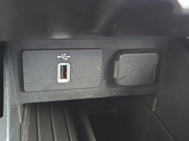Used 2018 Burgundy Ford XLT image 12
