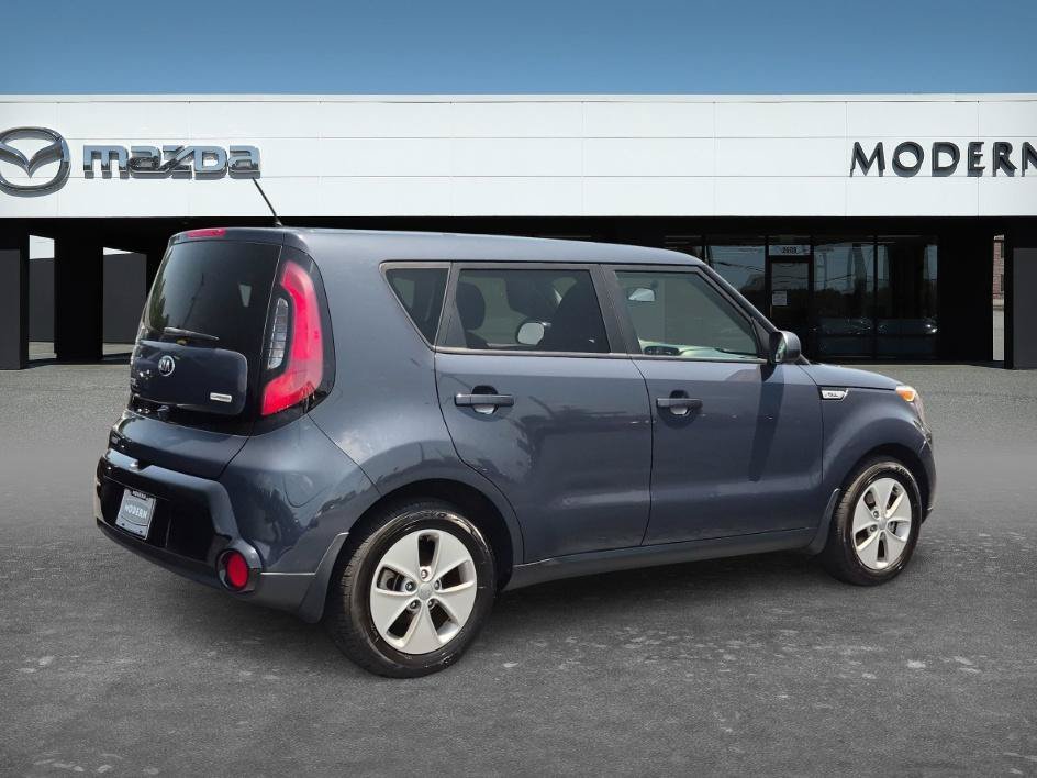 Used 2016 Fathom Blue Kia + image 5