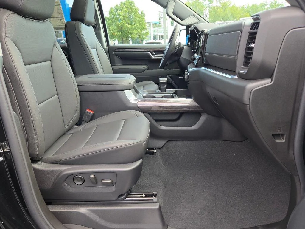 2026 Chevrolet Silverado 1500 LTZ - Photo 6