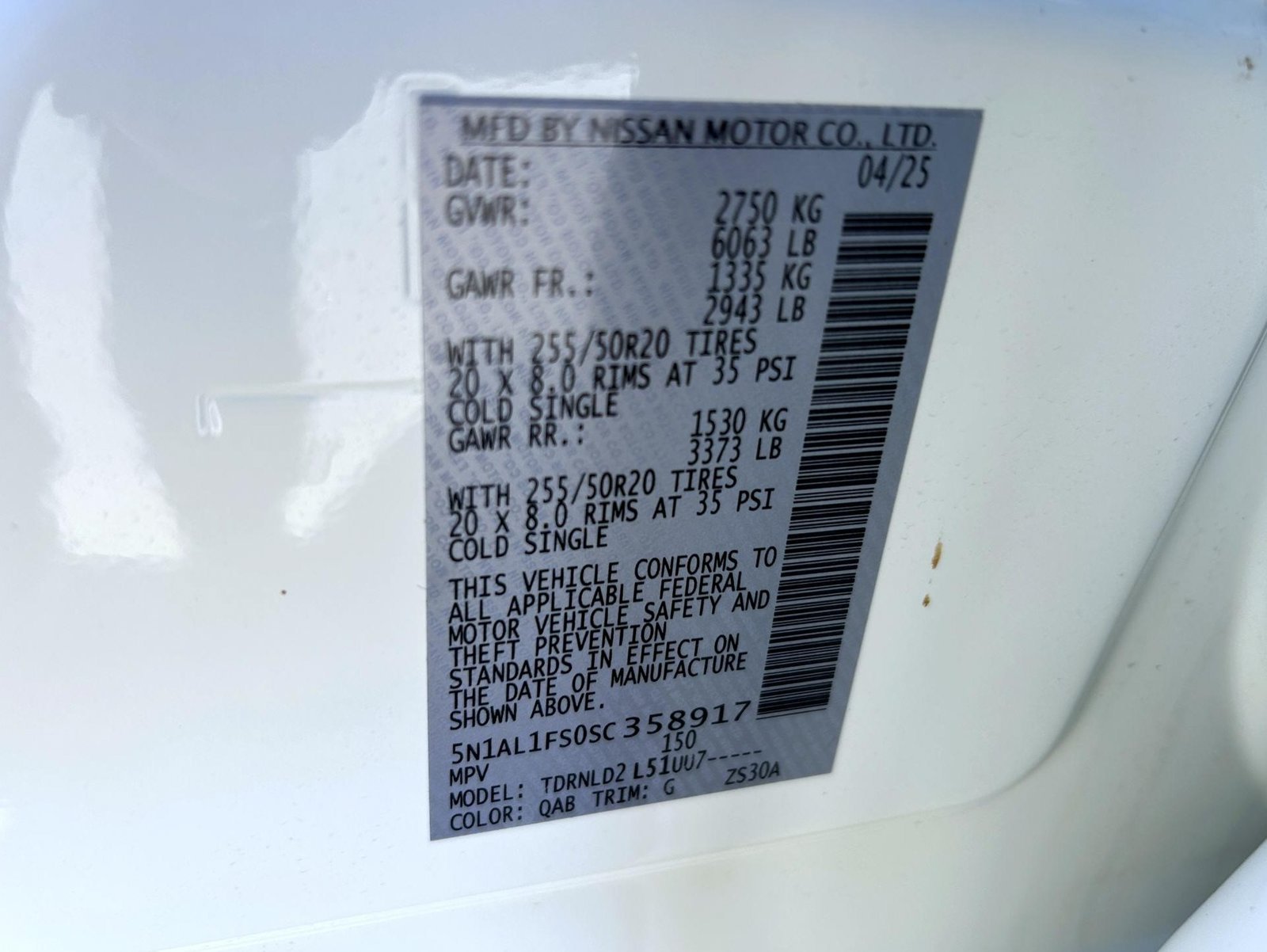 Certified Used 2025 White INFINITI LUXE image 27