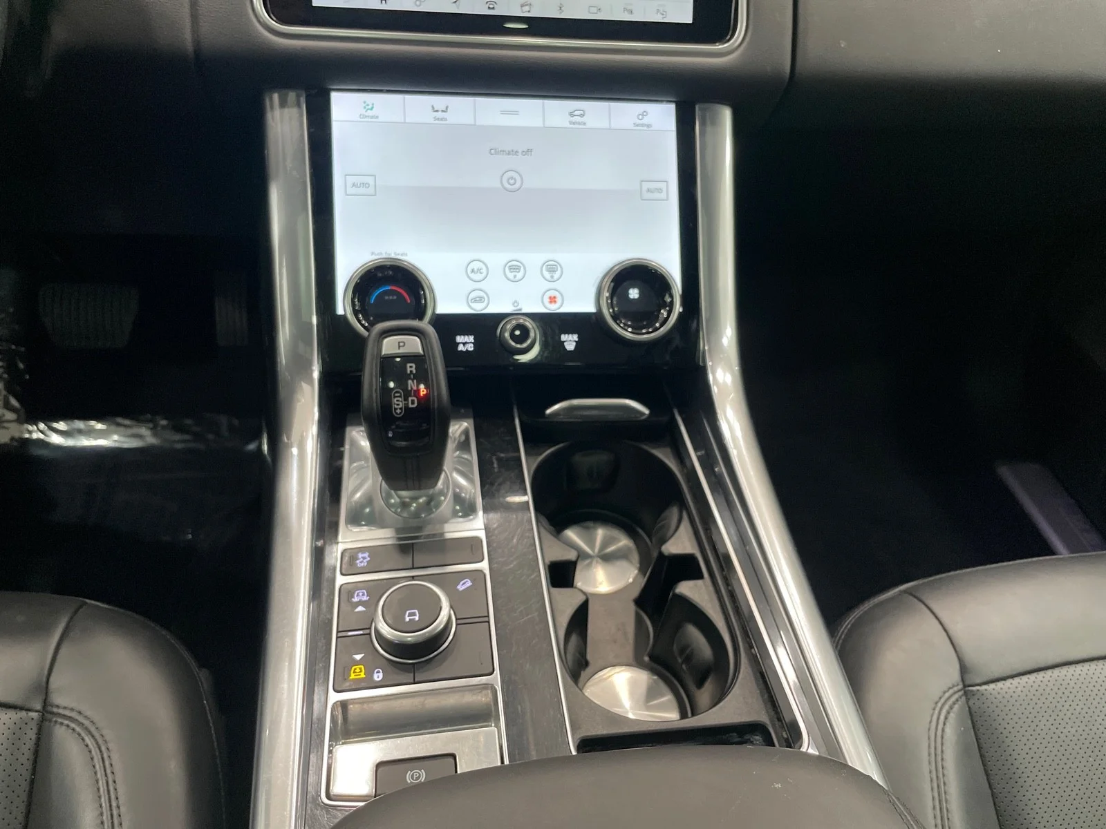 Used 2019 BLACK Land Rover HSE image 18