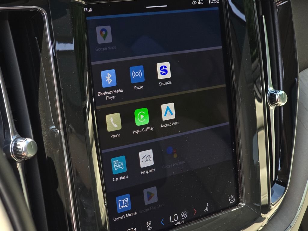 Used 2023 Black Volvo B5 Plus Dark Theme image 31