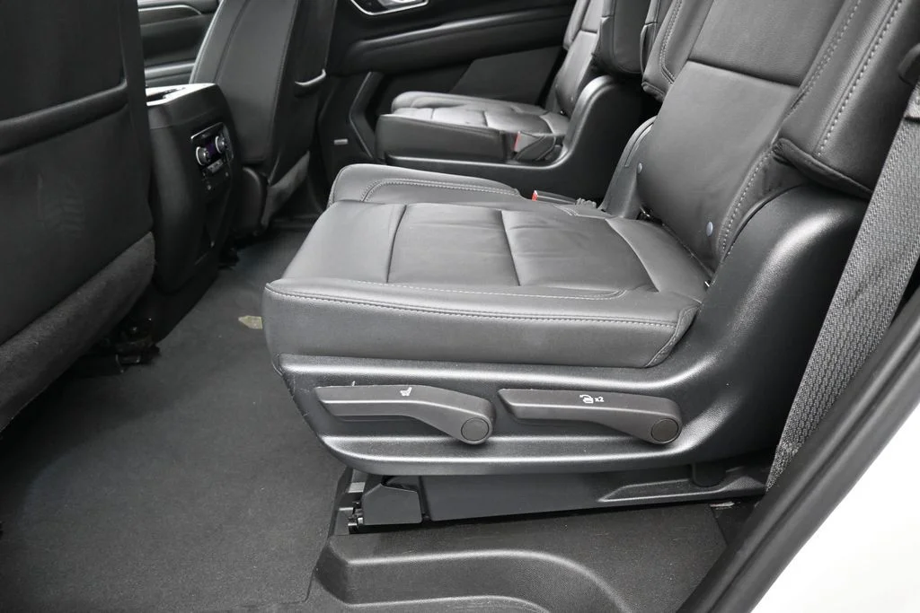 Used 2023 Iridescent Pearl Tricoat Chevrolet LT image 39