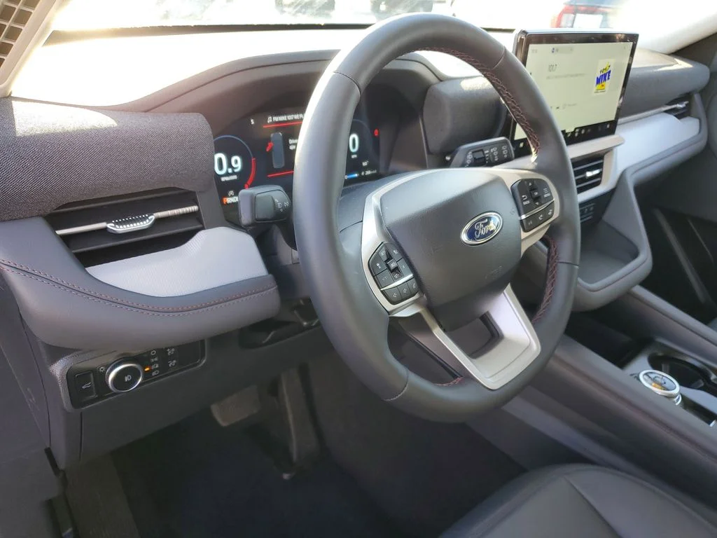 Used 2026 Vapor Blue Metallic Ford Active image 7