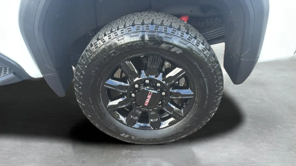 Used 2024 White GMC AT4 image 20
