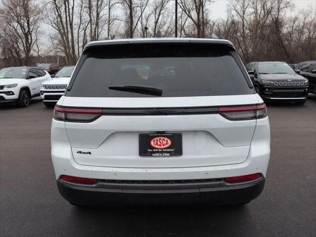 New 2026 Bright White Clear-Coat Exterior Paint Jeep Altitude image 3