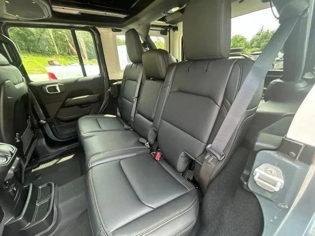 New 2026 Anvil Clear-Coat Exterior Paint Jeep Sahara image 13