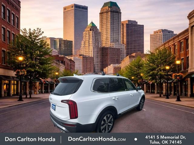 Used 2022 White Pearl Kia EX image 4