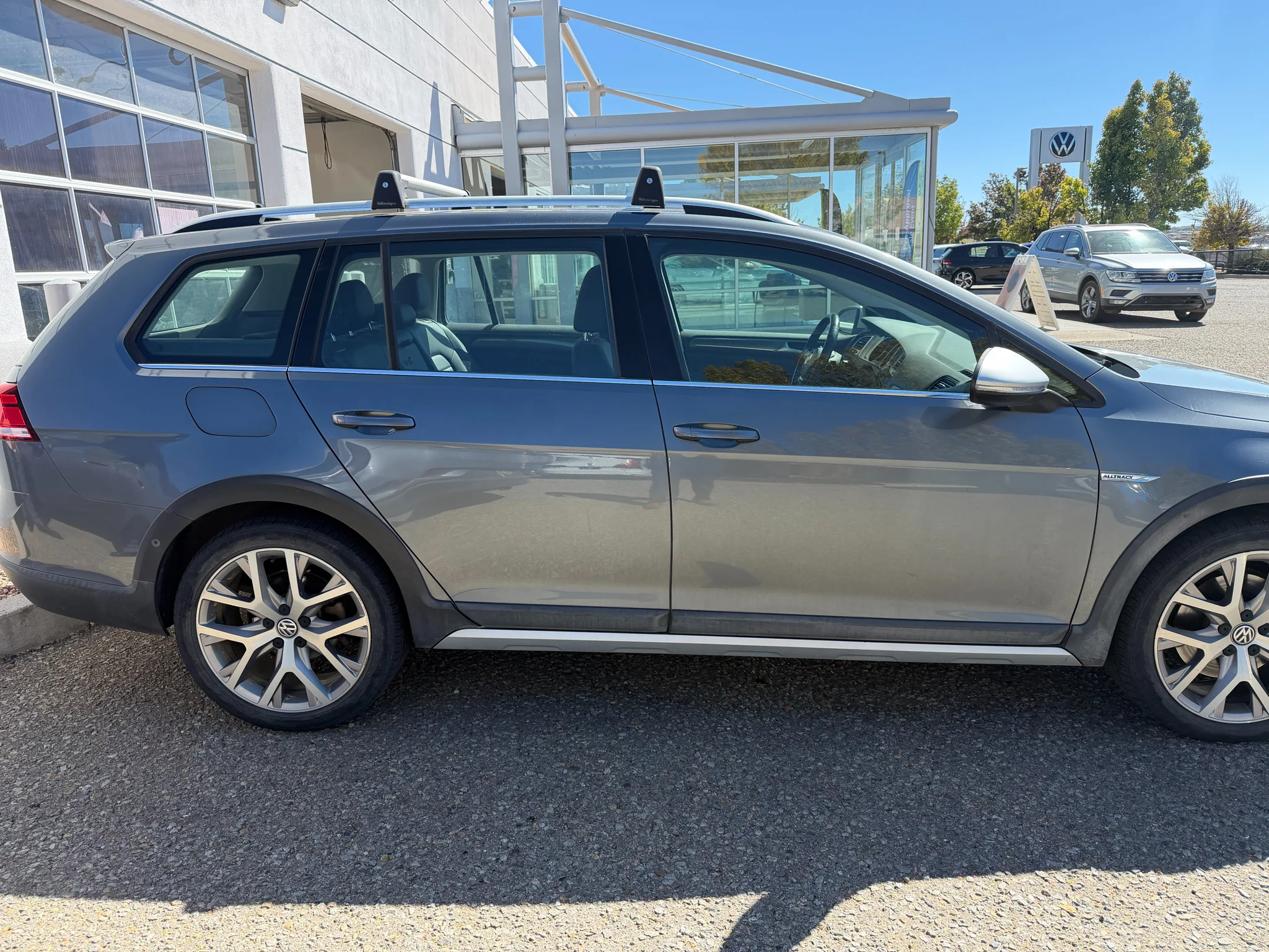 Used 2018 Platinum Gray Metallic Volkswagen 1.8T SEL 4MOTION image 18