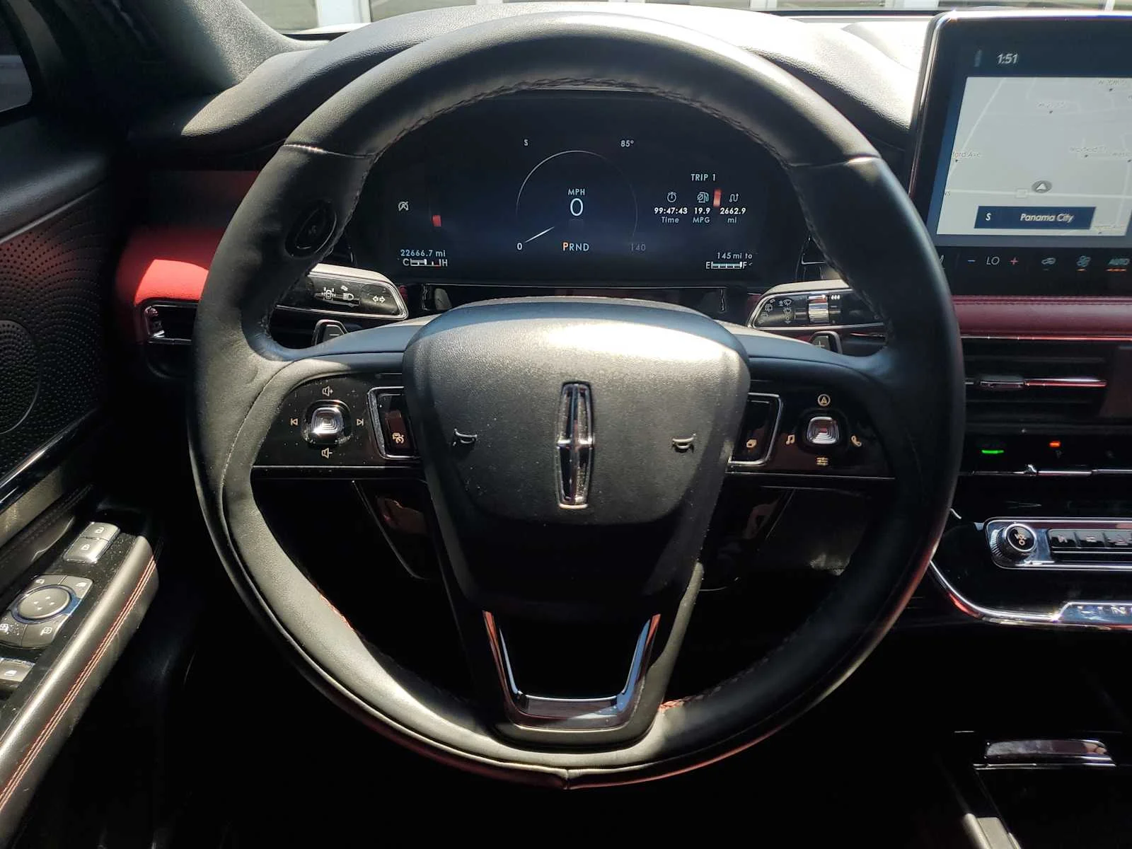 Used 2023 White Lincoln Reserve image 22