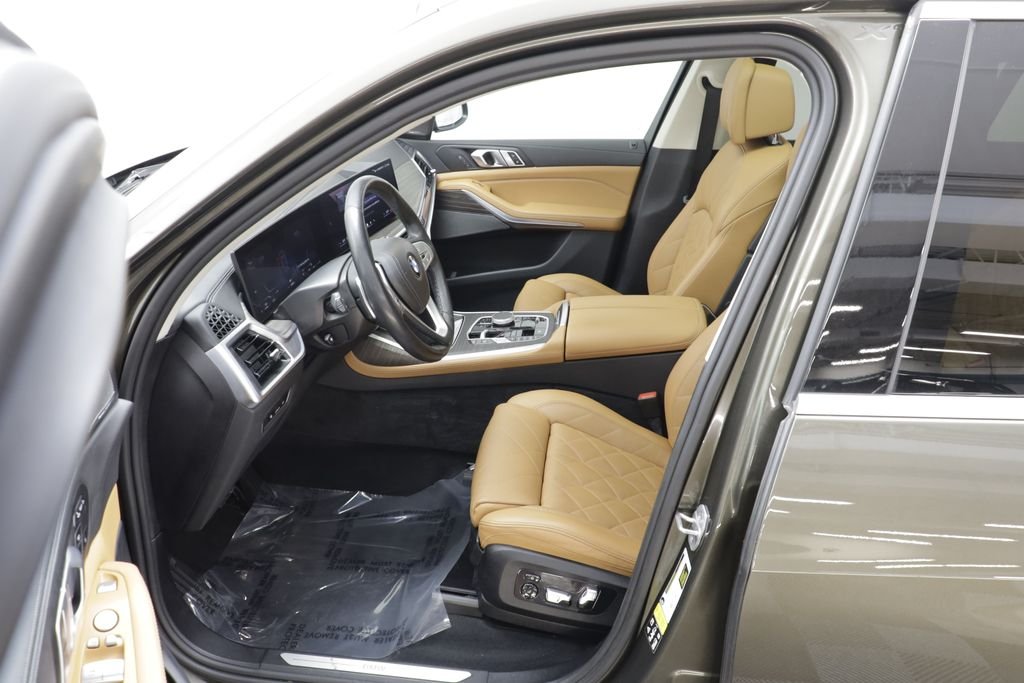 Certified Used 2024 Manhattan Green Metallic BMW xDrive40i image 6