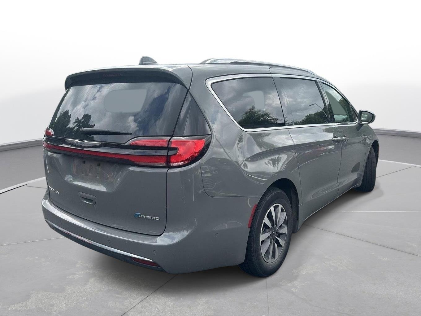 Used 2021 Ceramic Gray Clearcoat Chrysler Hybrid Touring L image 6