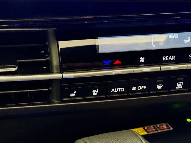 Used 2025  Toyota Platinum image 21